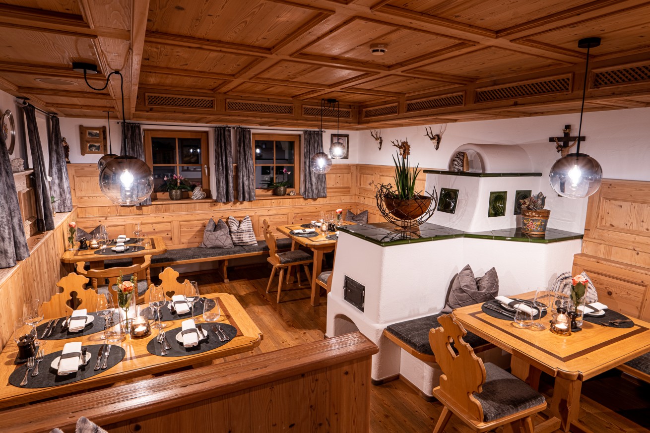 Gedeckte Tische im Restaurant im Hotel Kaprunerhof